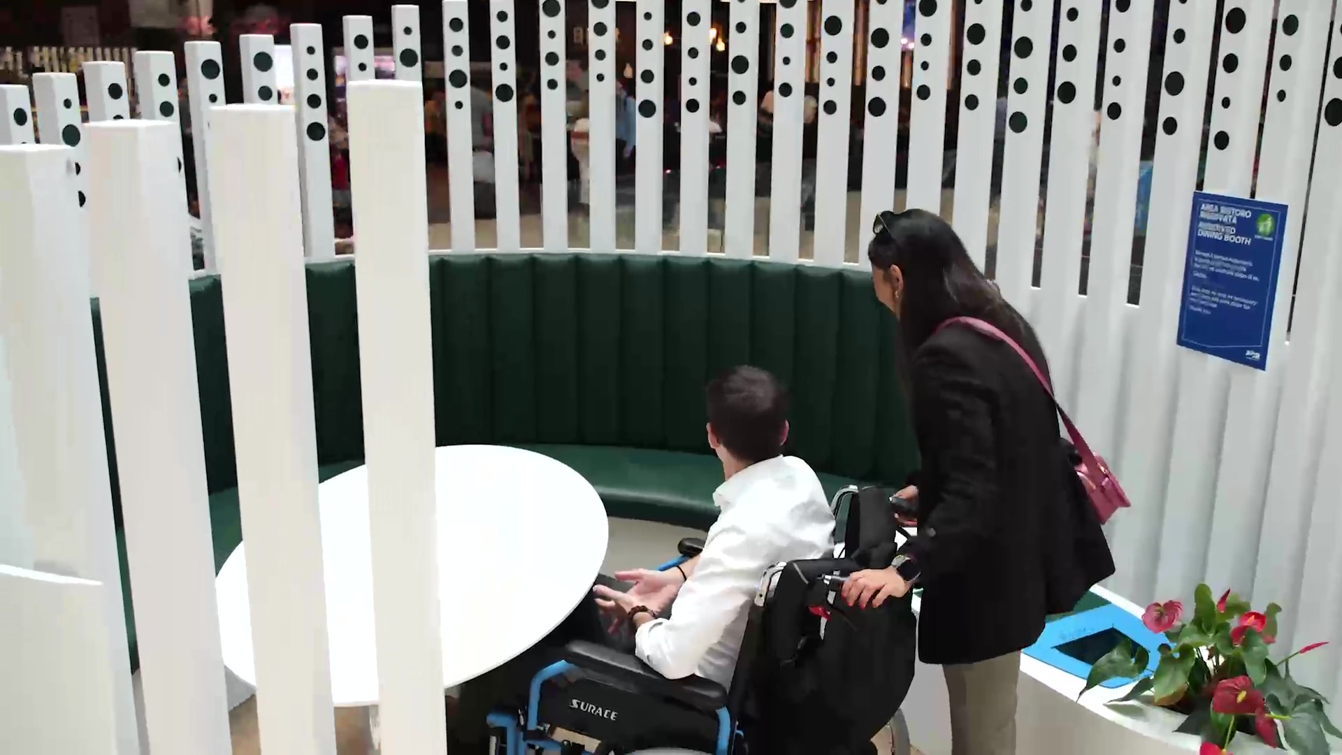 Boarding Area E Dining booth Boarding Area E Dining booth